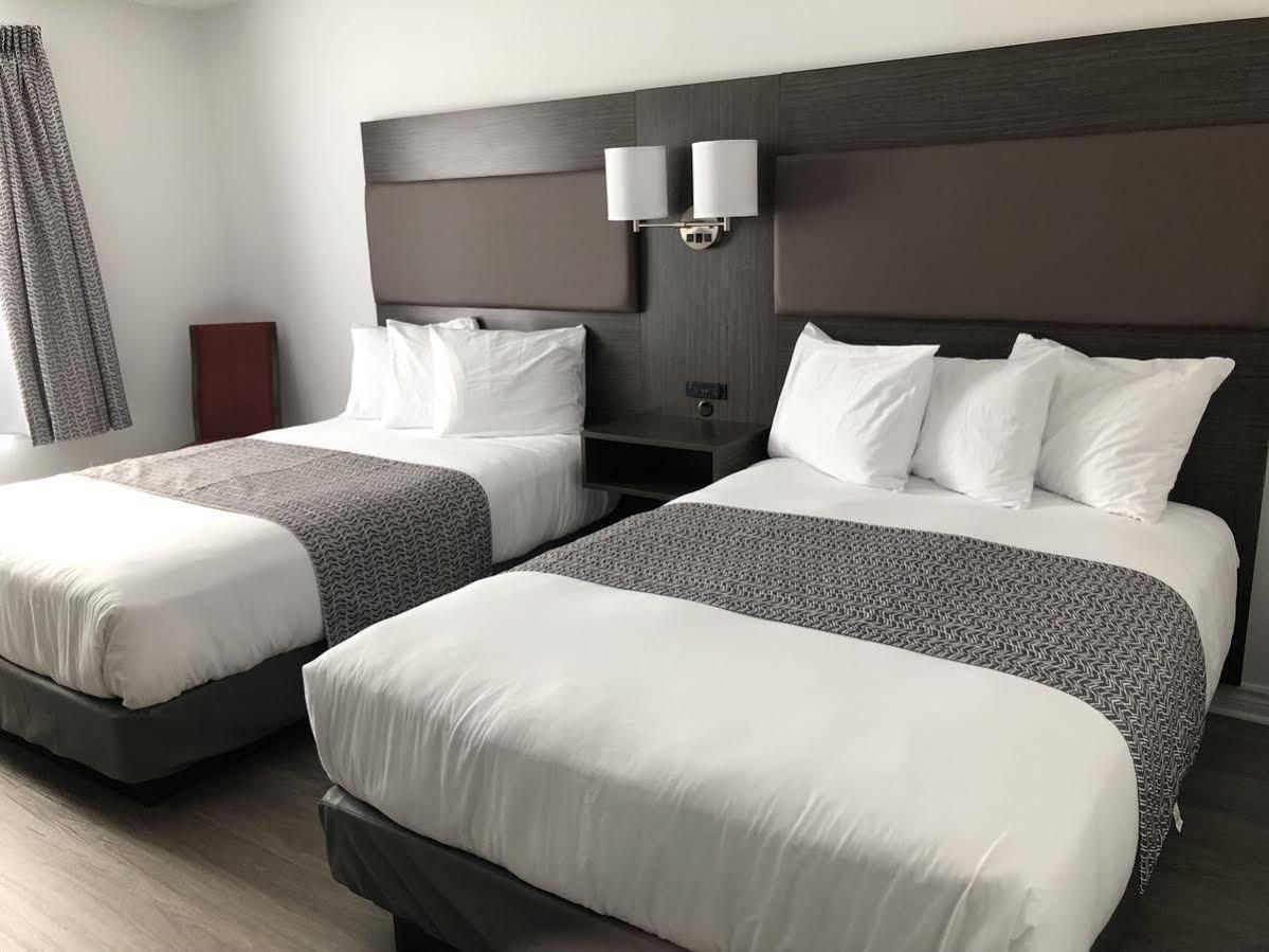Travelodge By Wyndham Rigaud Exterior photo