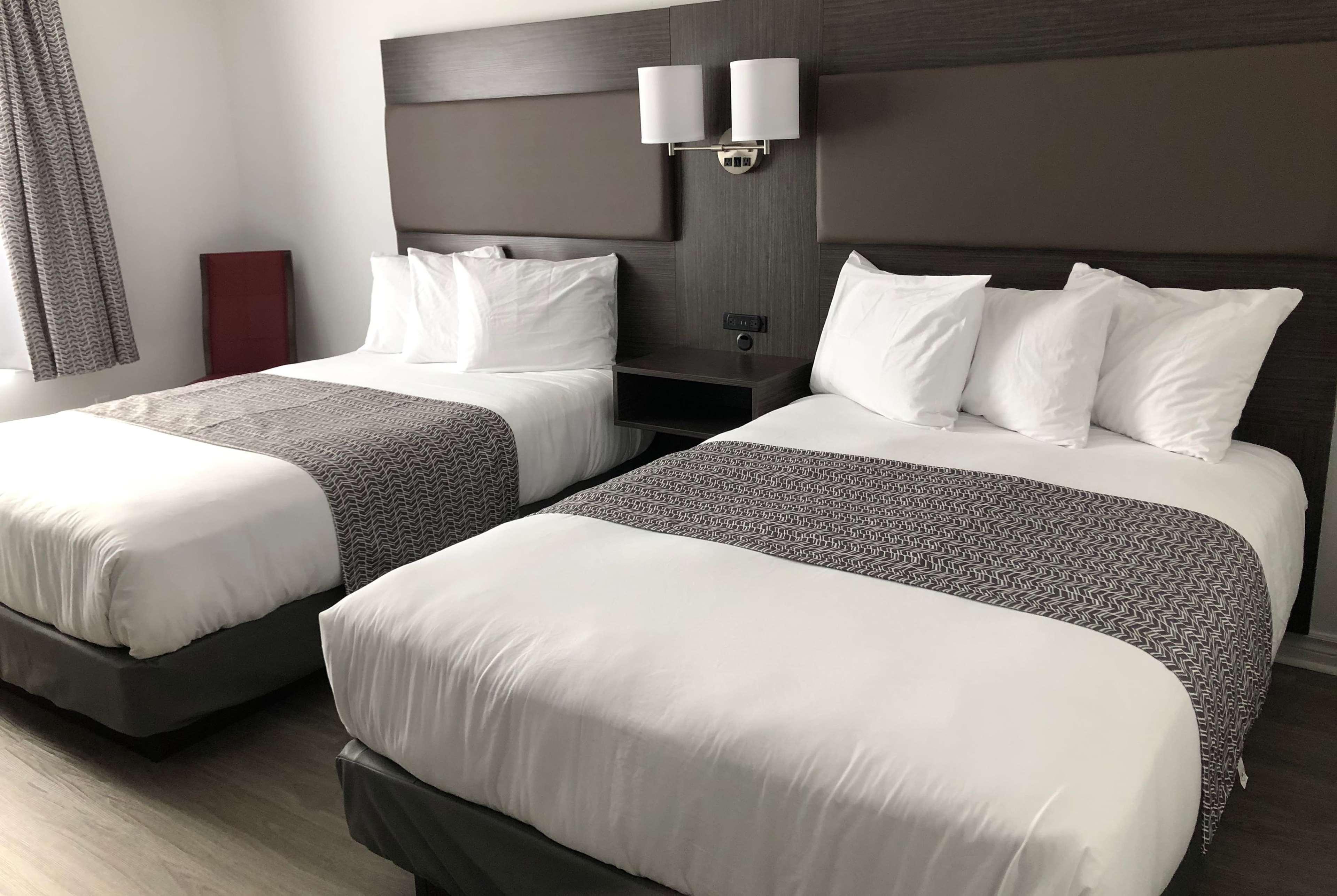 Travelodge By Wyndham Rigaud Exterior photo