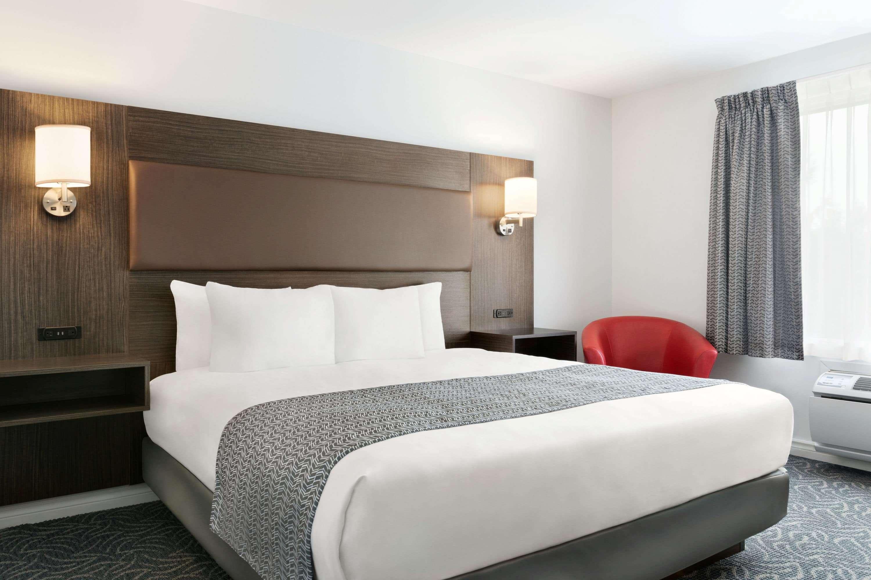 Travelodge By Wyndham Rigaud Exterior photo