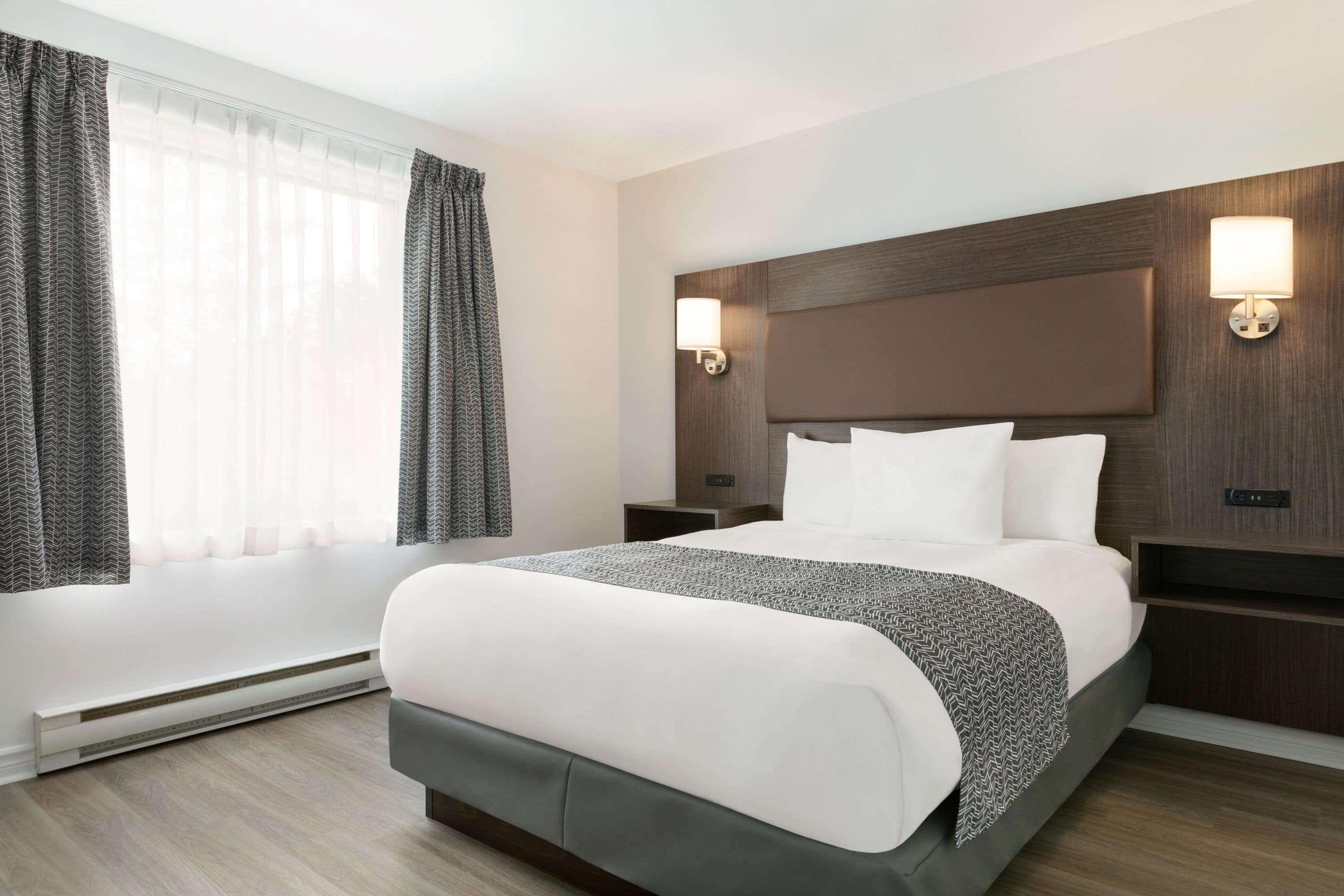 Travelodge By Wyndham Rigaud Exterior photo