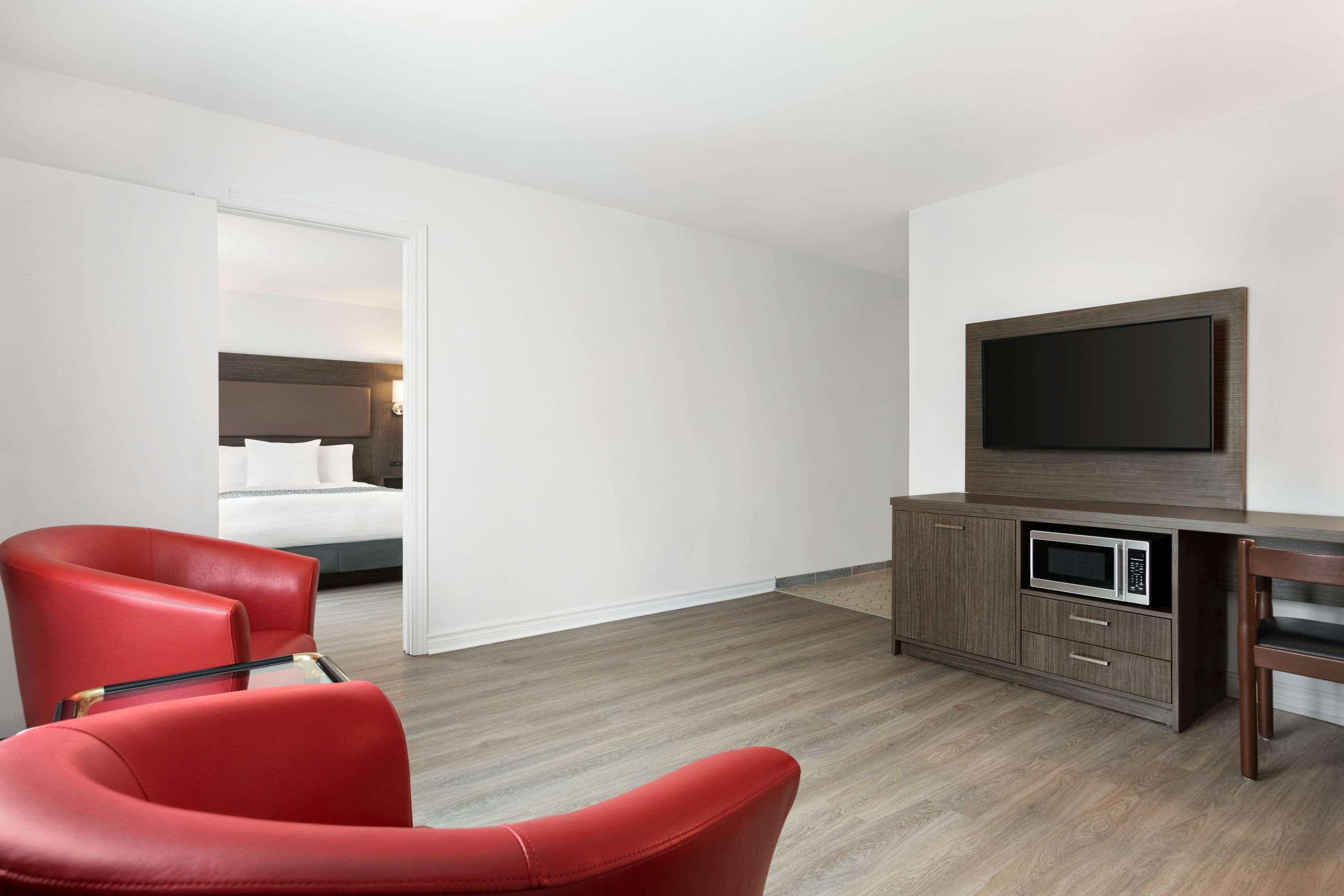 Travelodge By Wyndham Rigaud Exterior photo