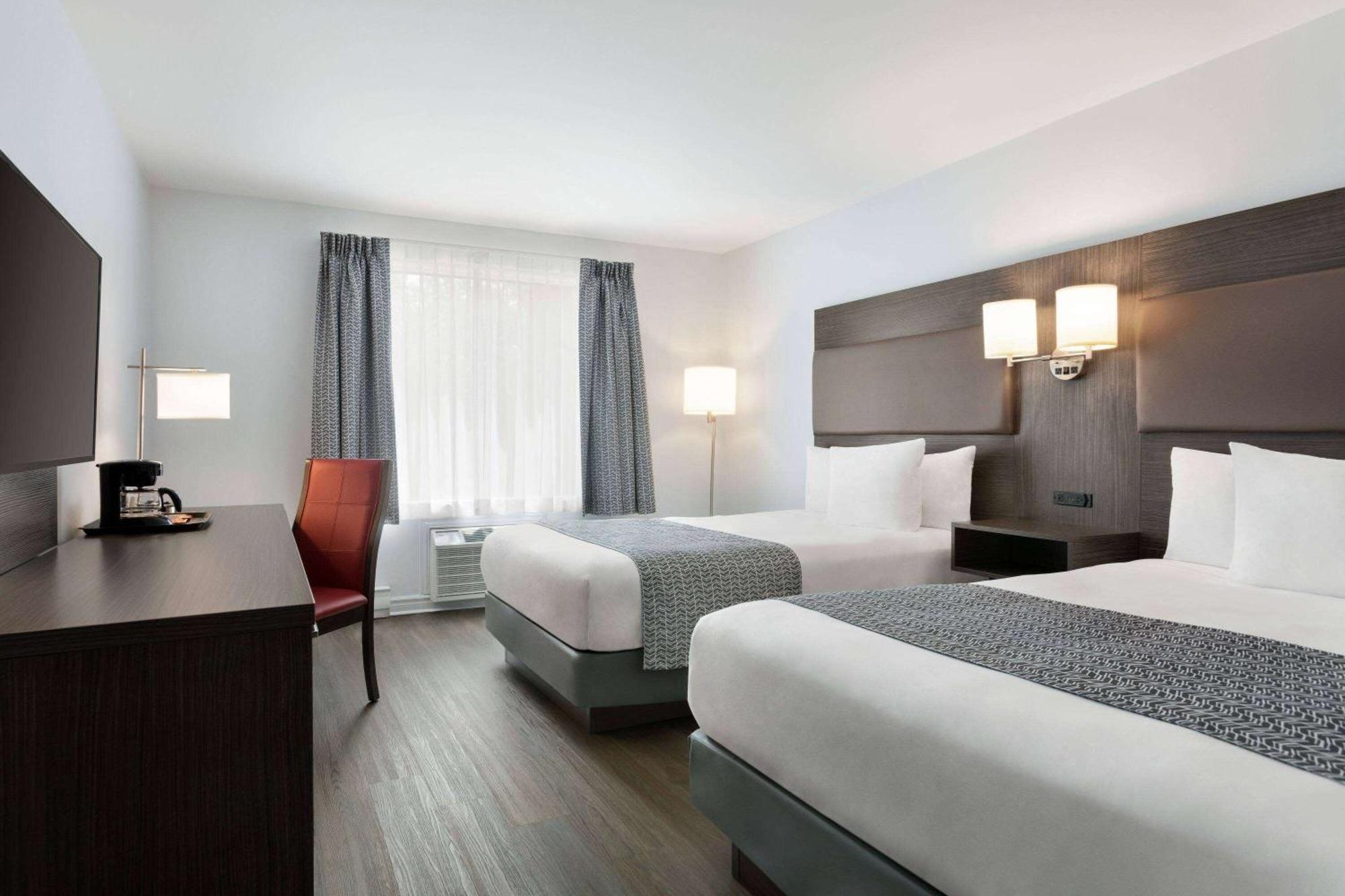 Travelodge By Wyndham Rigaud Exterior photo